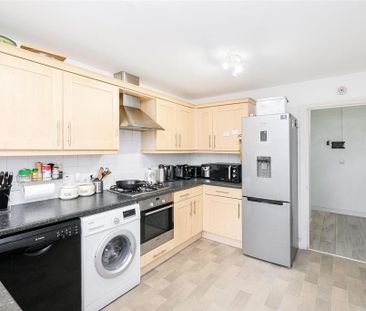 3 bedroom end of terrace house to rent - Photo 4