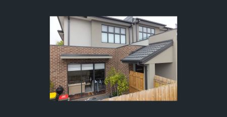 Large 25 SQ Comfort Home with 4 Formal & Informal Living areas - Photo 4