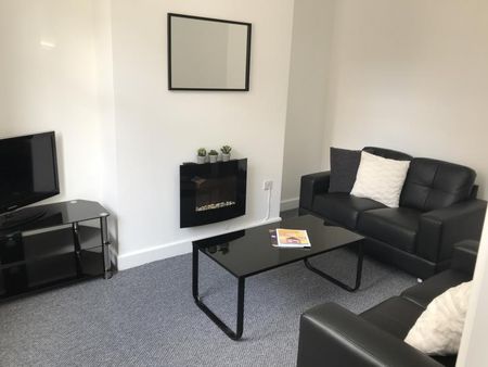 2 bedroom terraced house to rent - Photo 4