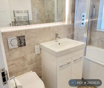 1 bedroom in a house share to rent - Photo 6