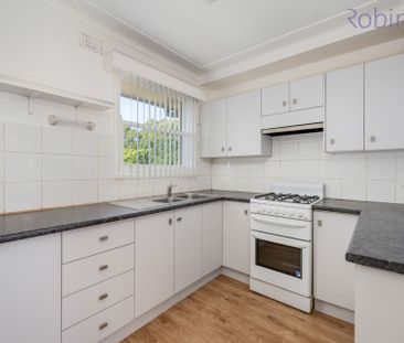 Two bedroom unit with new paint and carpet. - Photo 5