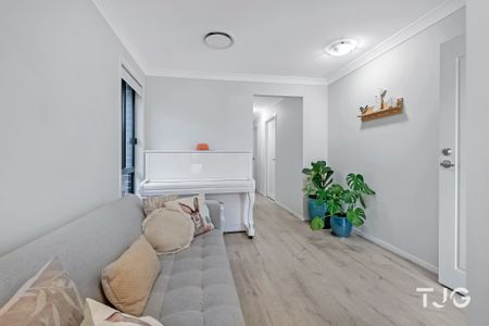 Modern Four Bedroom Home - Photo 3