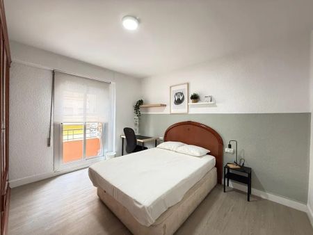 Avinguda de Peris i Valero, Valencia, Valencian Community 46004 - Photo 2