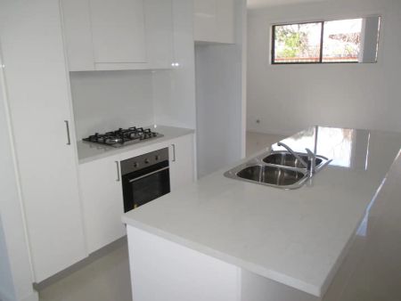 “Three Bedroom Townhouse In Convenient Location” - Photo 5