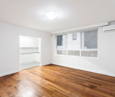 Spacious one bed - Photo 3