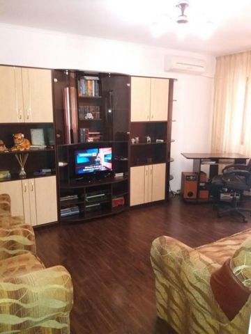 Apartament, 2 camere, decomandat, etajul 1/10, zona 8 Martie - Photo 2