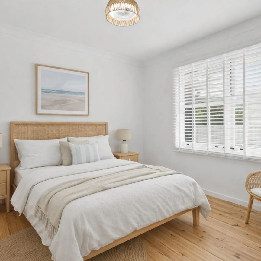 Stylishly renovated coastal retreat - Photo 1