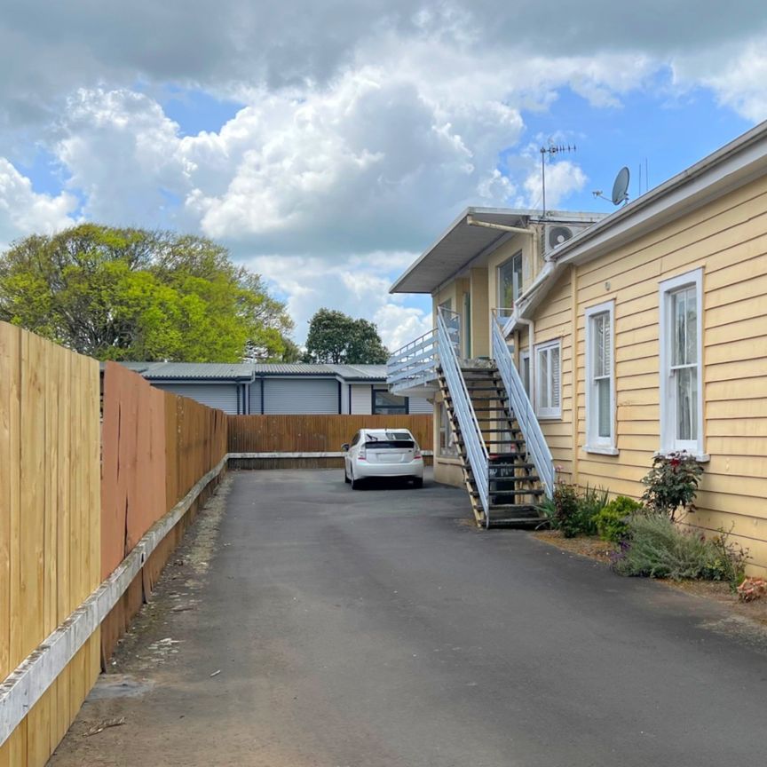 Renovated Upstairs One Beddie - CBD - Photo 1