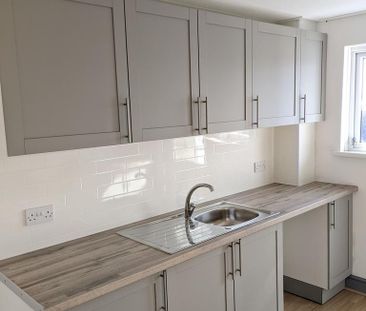 3 bedroom semi-detached house to rent - Photo 6