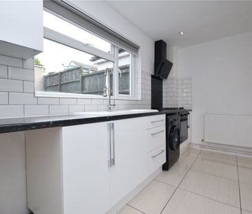 38, Bodmin Gardens, Leeds, West Yorkshire, LS10 4NP - Photo 3