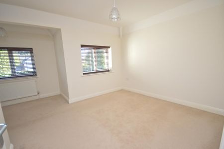 4 bedroom semi-detached house to rent - Photo 5