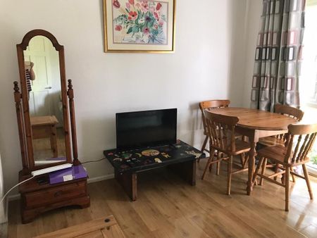 3 bedroom flat to rent - Photo 2