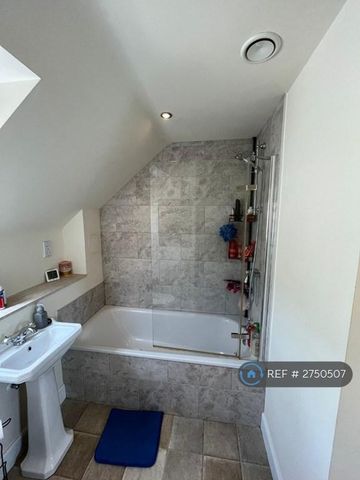 4 bedroom terraced house to rent - Photo 4