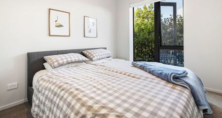 Modern Ground-Floor Apartment with Dual Access - Photo 5