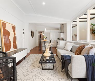 A fresh take on classic Victorian charm - Photo 6