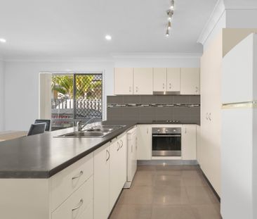 21 Bluestar Circuit, Caboolture QLD 4510 - House For Rent | Domain - Photo 5