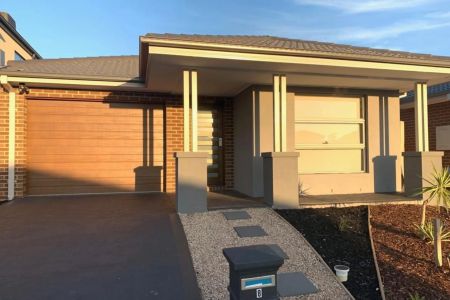 Bright, Spacious & Ready to Call Home - Photo 3