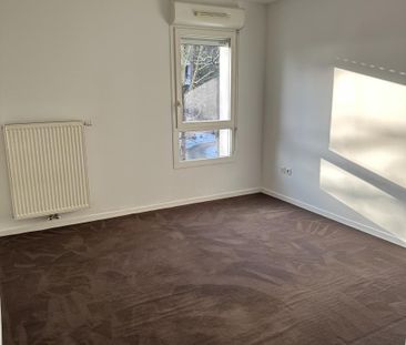 F2 40m² Balcon - Parking LILLE FBG DE BETHUNE - Photo 3