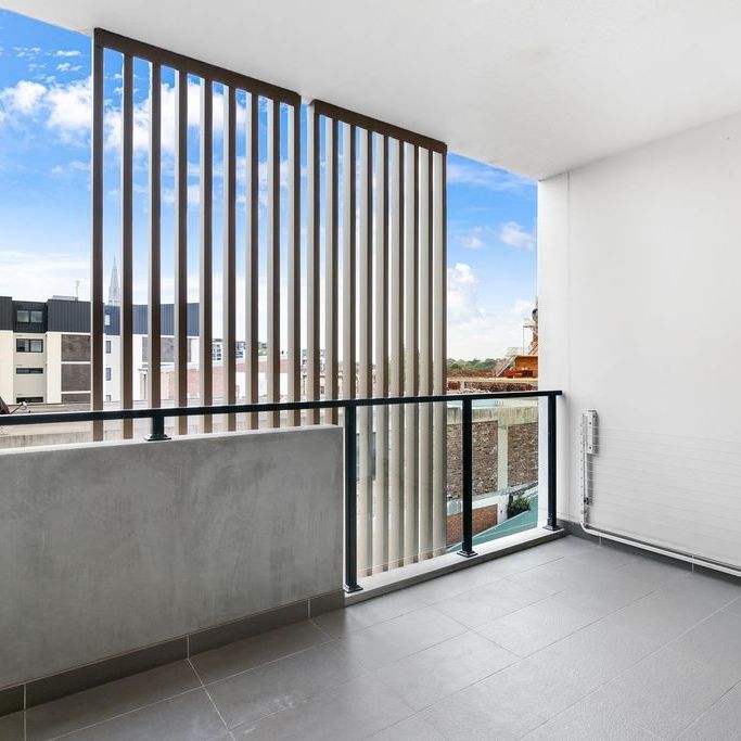 Modern and Convenient Urban Sanctuary in the Heart of Marrickville - Photo 1