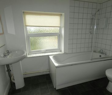 Semi-detached house to rent on - Photo 3