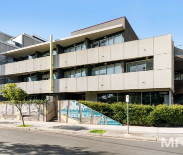 Stylish student living in the heart of it all - Photo 6