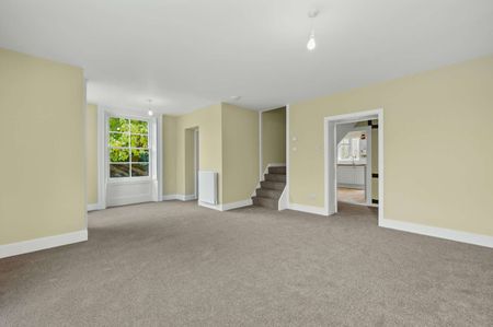 A charming country cottage with generous living spaces and countryside view. - Photo 2