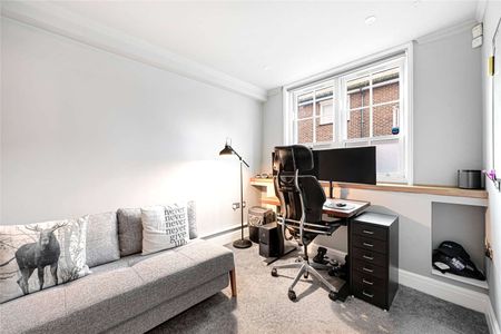 This charming two-bedroom mews house is available on a furnished basis. - Photo 2