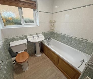3 bedroom detached bungalow to rent - Photo 6