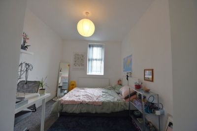 2 bedroom Flat in Kelso Road, Leeds - Photo 4