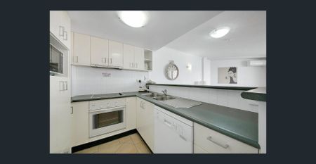 Furnished, pool, gym and an unbeatable location! - Photo 4