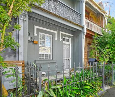 Bright and Fresh 2 bedroom house in fantastic location - Photo 4