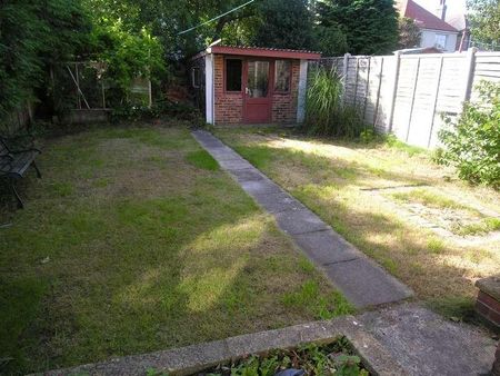 Bedroom Detached House In Bournemouth, BH9 - Photo 2