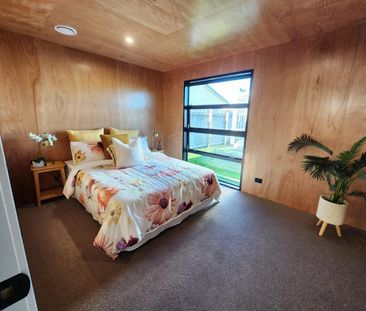 Fully Furnished Three bedroom home - Photo 5