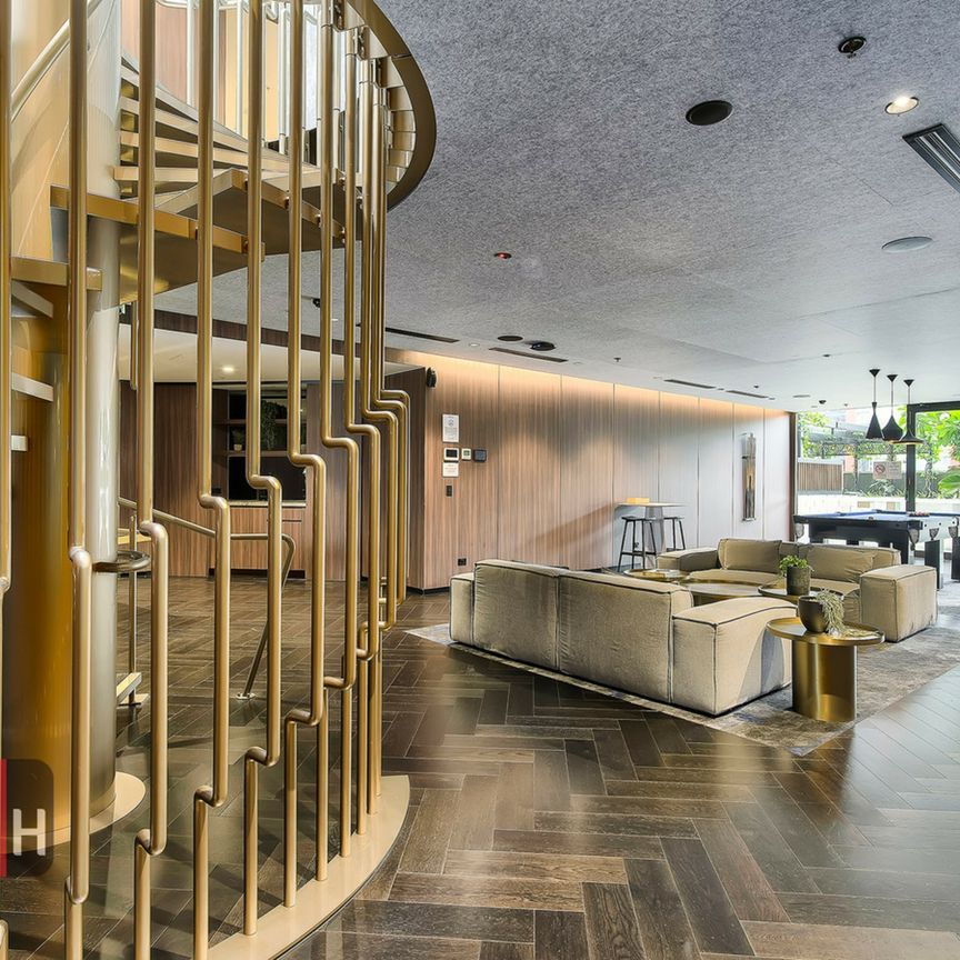 Inner City One Bedroom With Huge Balcony, Ducted Air And Resort Style Amenities - Photo 1