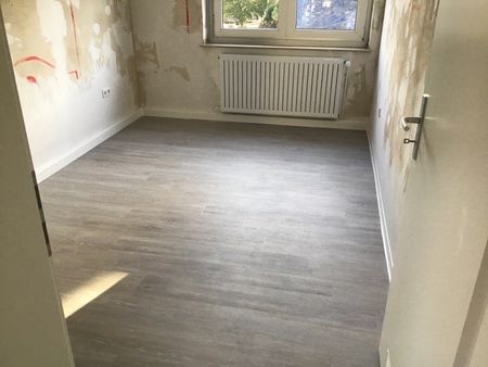 Frei zum 15.04.2026.: Helle 3-Zimmer-Wohnung mit modernemTageslichtbad und Balkon - Photo 4