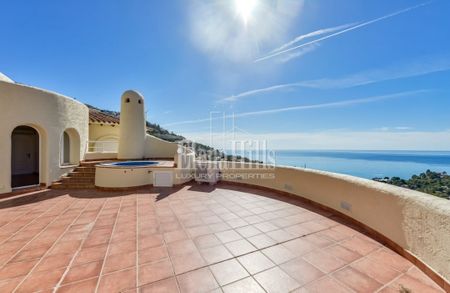 Spacious and luminous villa with private pool, jacuzzi and sea views in Altea, Alicante. - Photo 4