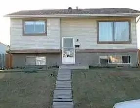 Beautiful 3 bedroom main floor for $2499.00 | 200 Faldale Close, Calgary - Photo 1