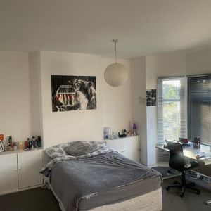 4 Bed Terraced House, Balmoral Road, M14 - Photo 2