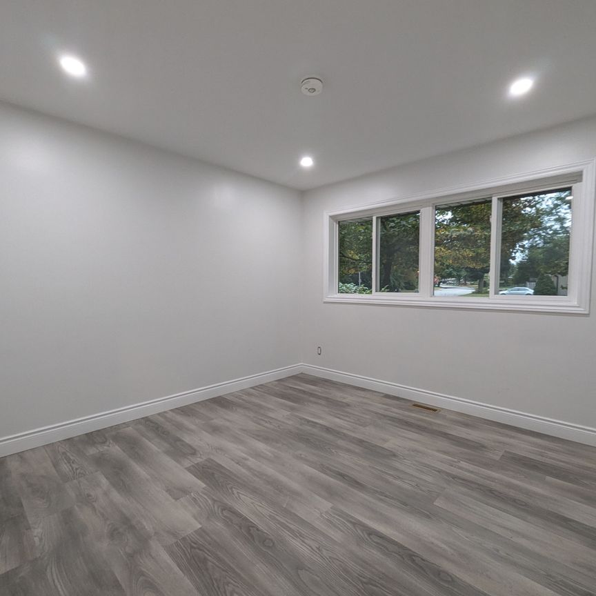 For Lease - 1 Strathcona Drive Unit# MAIN, London East, Ontario - Photo 1