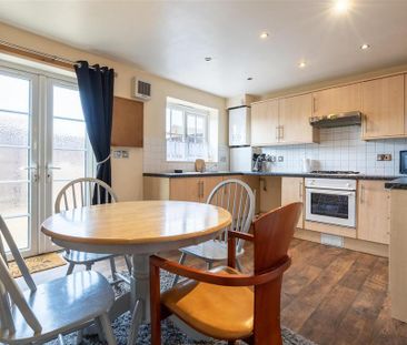 3 bedroom semi-detached house to rent - Photo 6