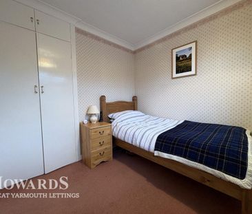 3 bedroom semi-detached bungalow to rent - Photo 4