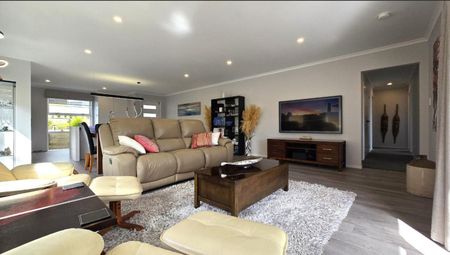 Modern family home - Photo 3