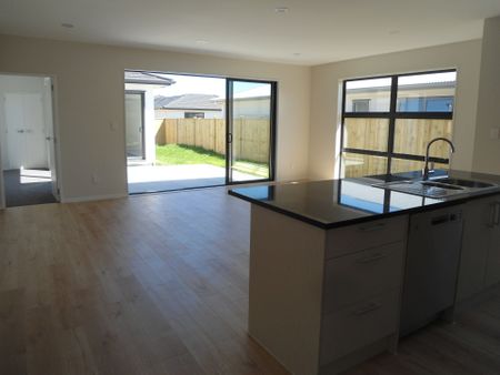 FAMILY HOME IN TAKANINI - Photo 3