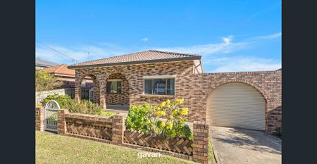 Charming three bedroom home in convenient location - Photo 4