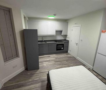 Studio to rent - Photo 2