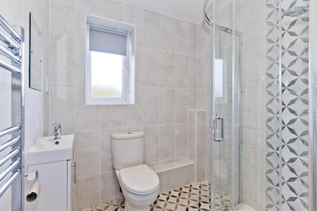 2 bedroom end of terrace house to rent - Photo 2