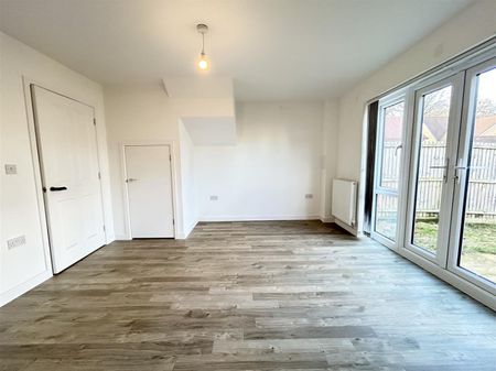 2 Bedroom House - Mid Terrace To Let - Photo 2