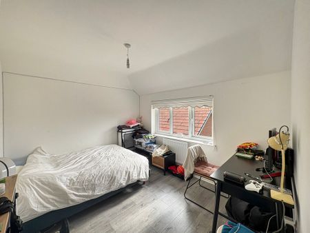 Spacious four-bedroom detached home with garage and garden. Set within a quiet residential development, this well-presented four-bedroom detached home offers generous living space, modern interiors, and a practical layout ideal for family living. - Photo 5