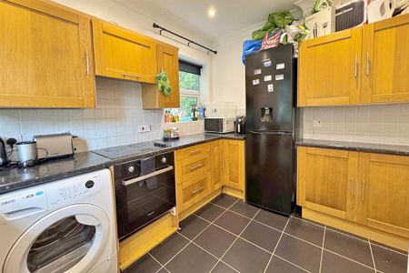 2 bedroom flat to rent - Photo 5