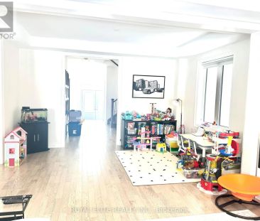 38 KENNETH ROGERS CRESCENT - Photo 1